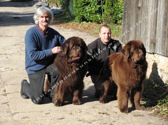 Velvet et son maître (à gauche) et Cookie et son maître Gilles (à droite)